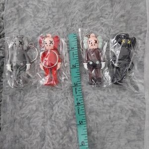 4 unbranded keychains